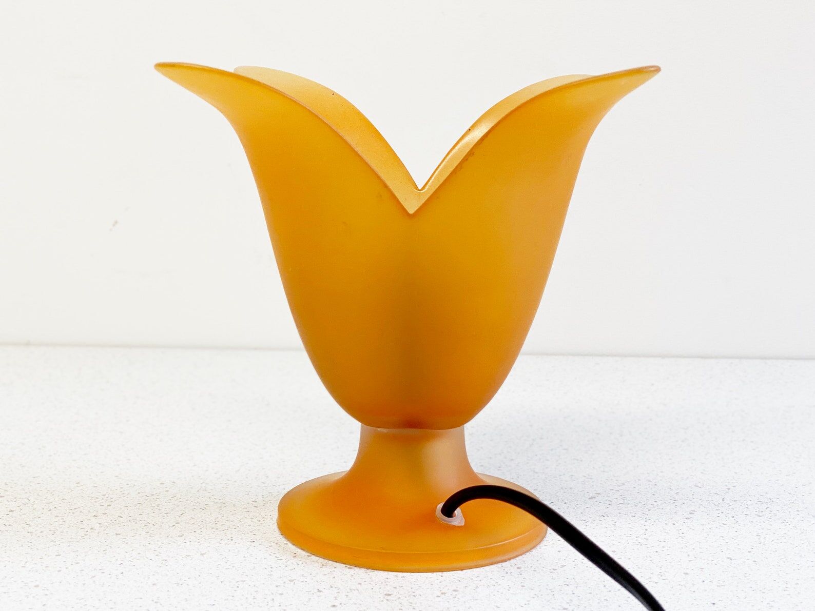 Vintage orange glass flower table lamp