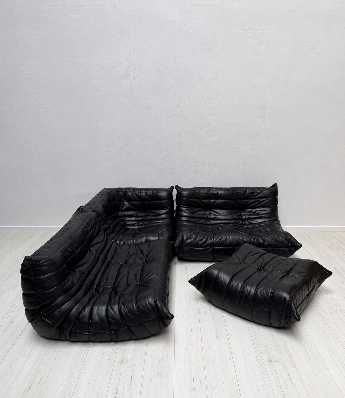 1990s vintage Togo set in black leather by Michel Ducaroy for Ligne Roset