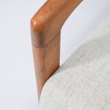 Canapé deux places beige de style scandinave
