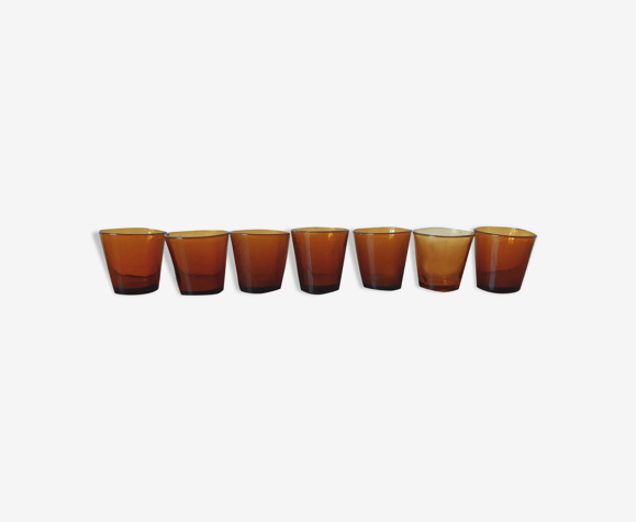 Lot de 7 verres ambrés