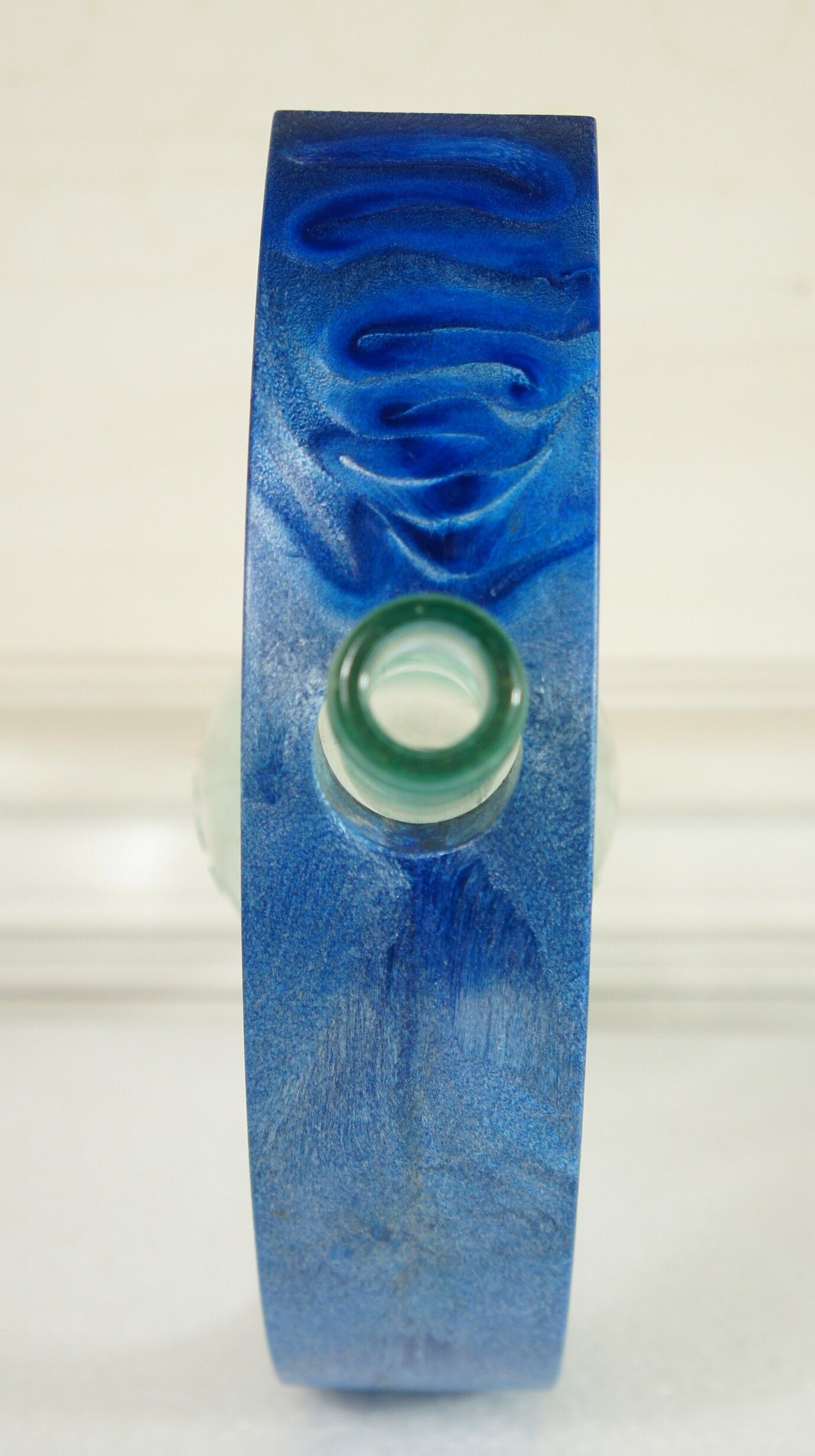 "The Lunivin" resin bottle holder