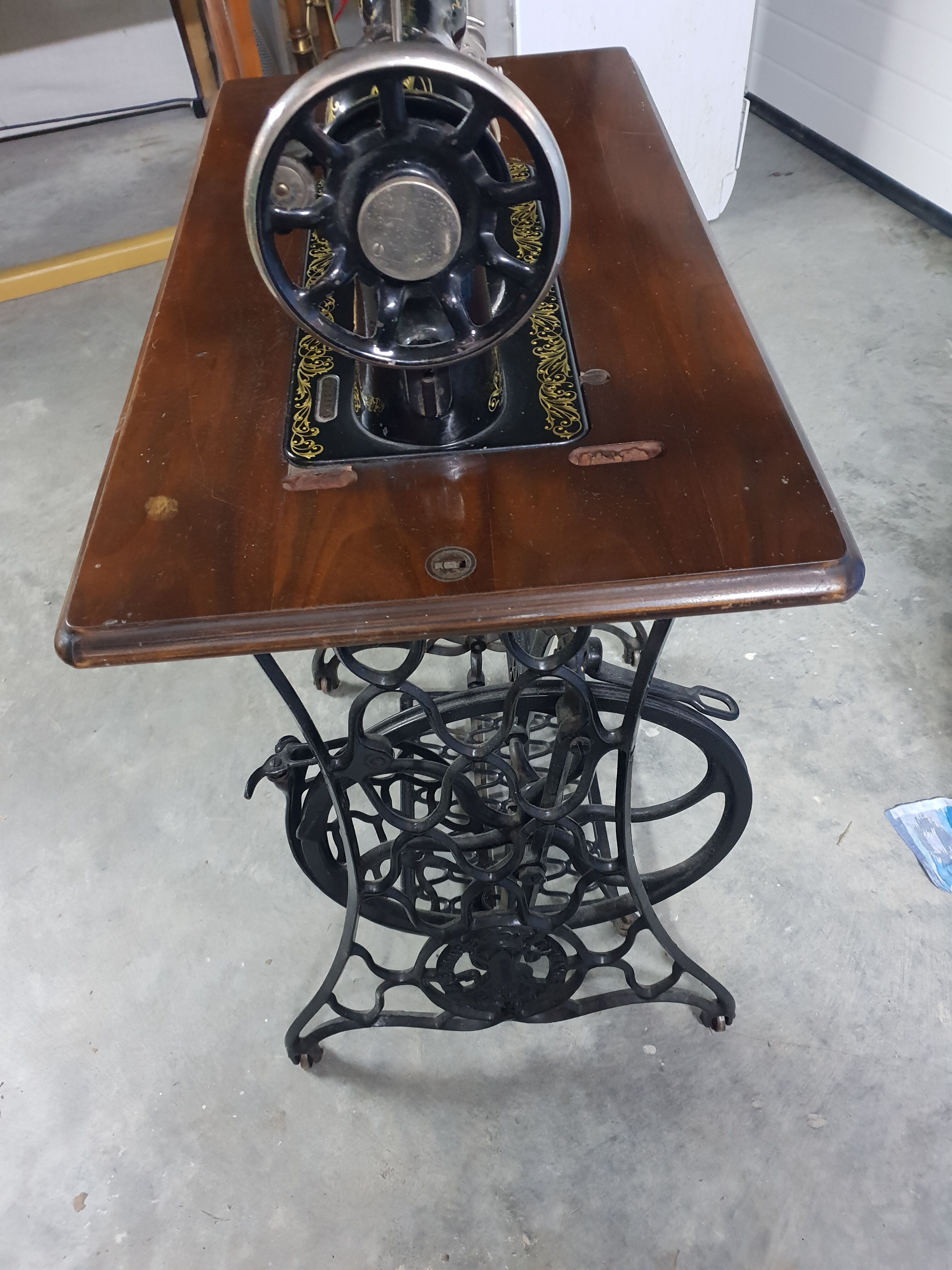 Sewing machine table Singer