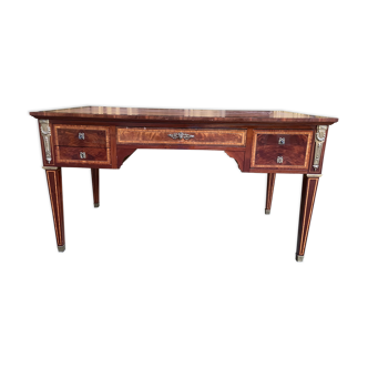 Bureau plat de style louis xvi en marqueterie