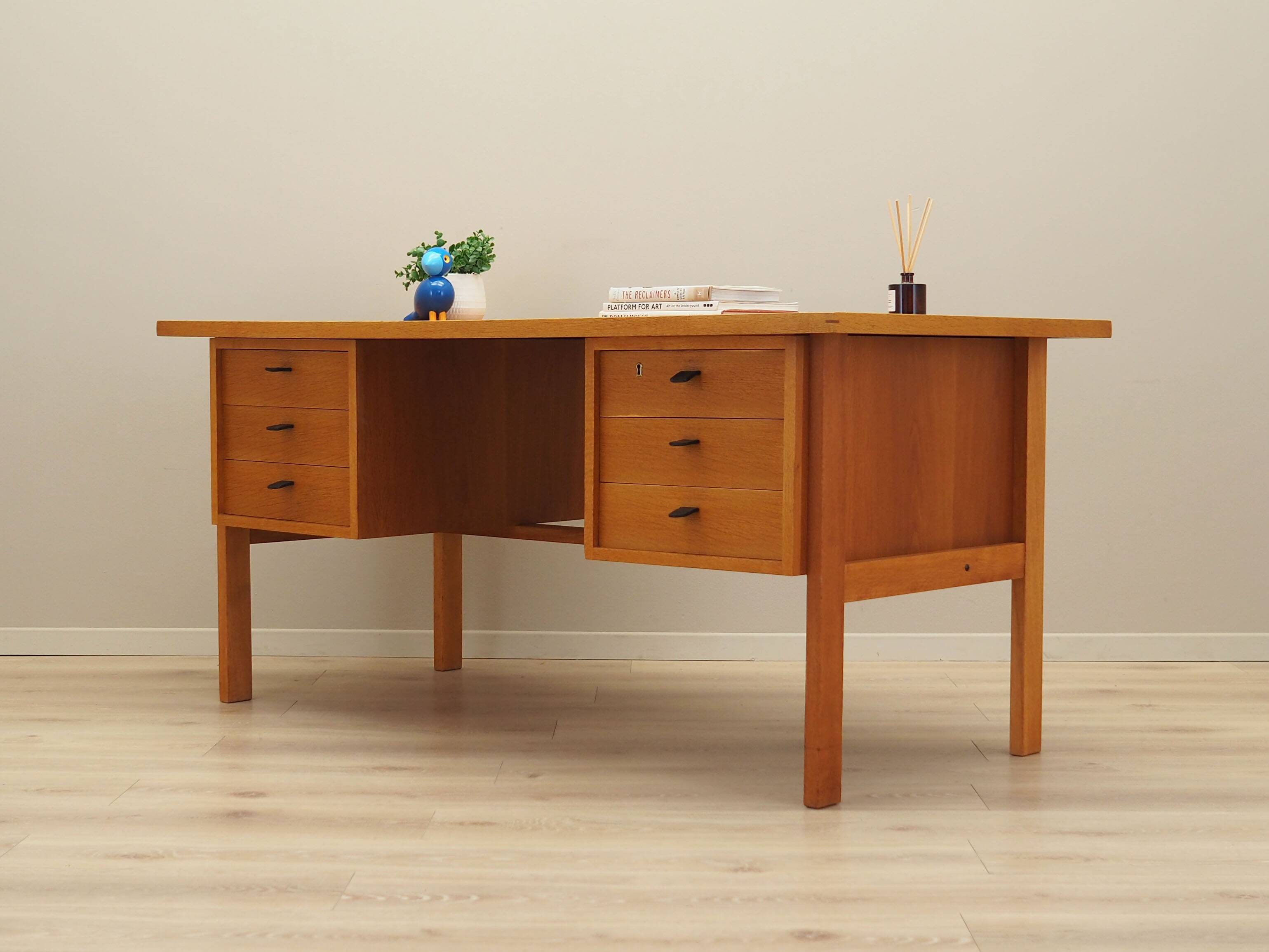 Bureau en frêne, design danois, années 1960, designer : Svend Age Madsen