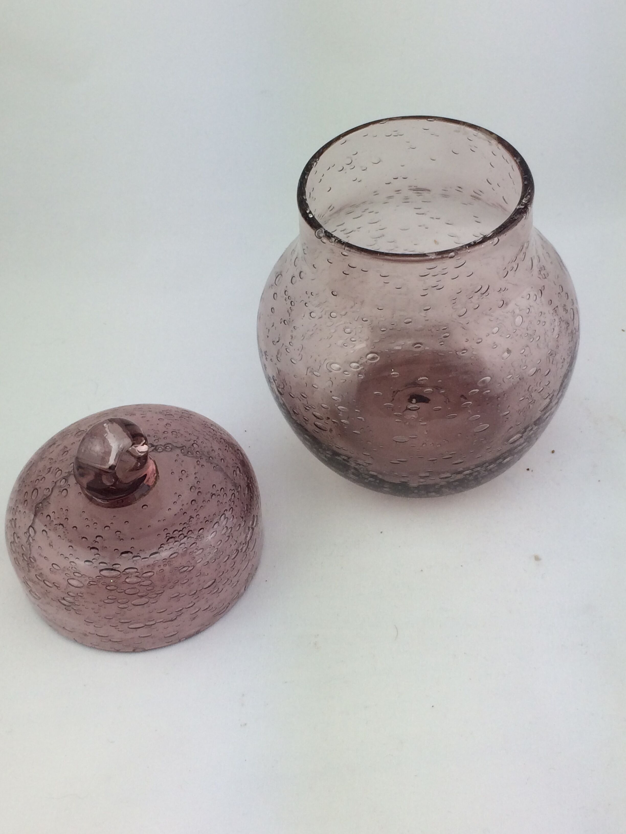 Pot or jar of Biot bubble glass, pink