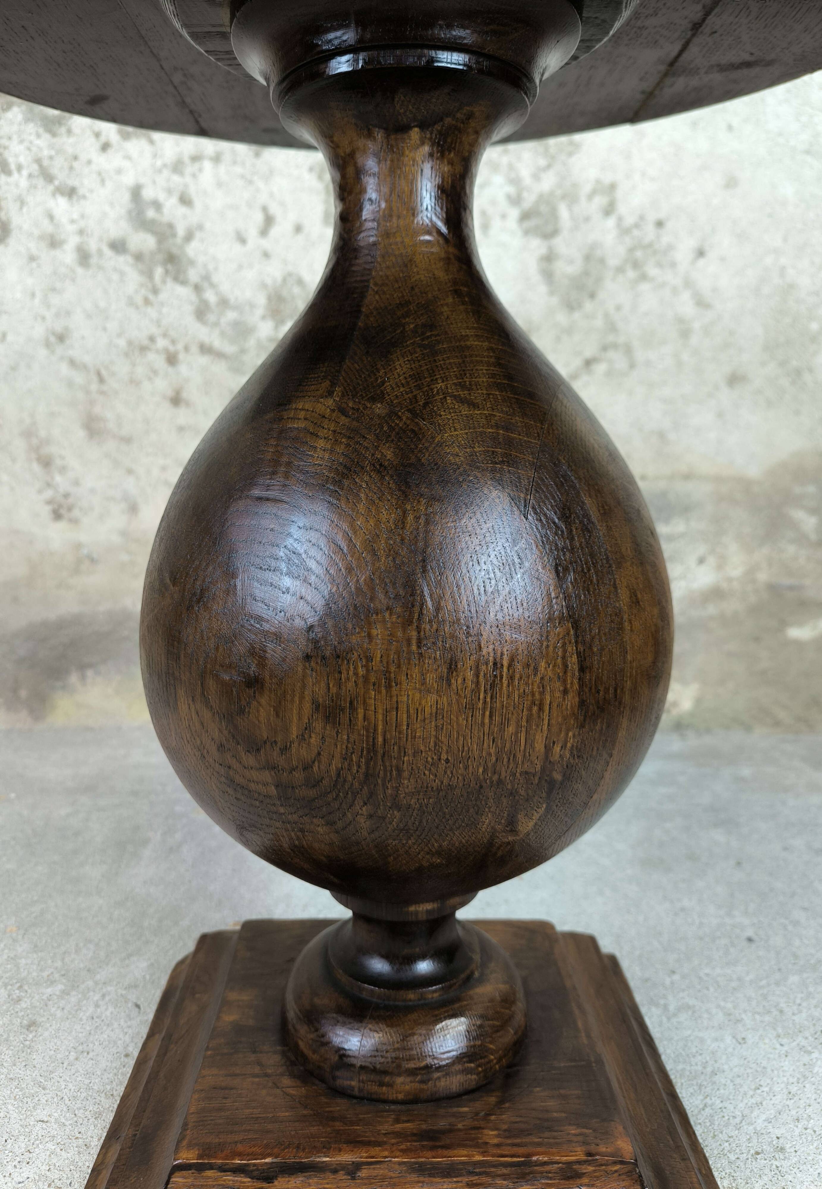 Vintage side table in solid wood