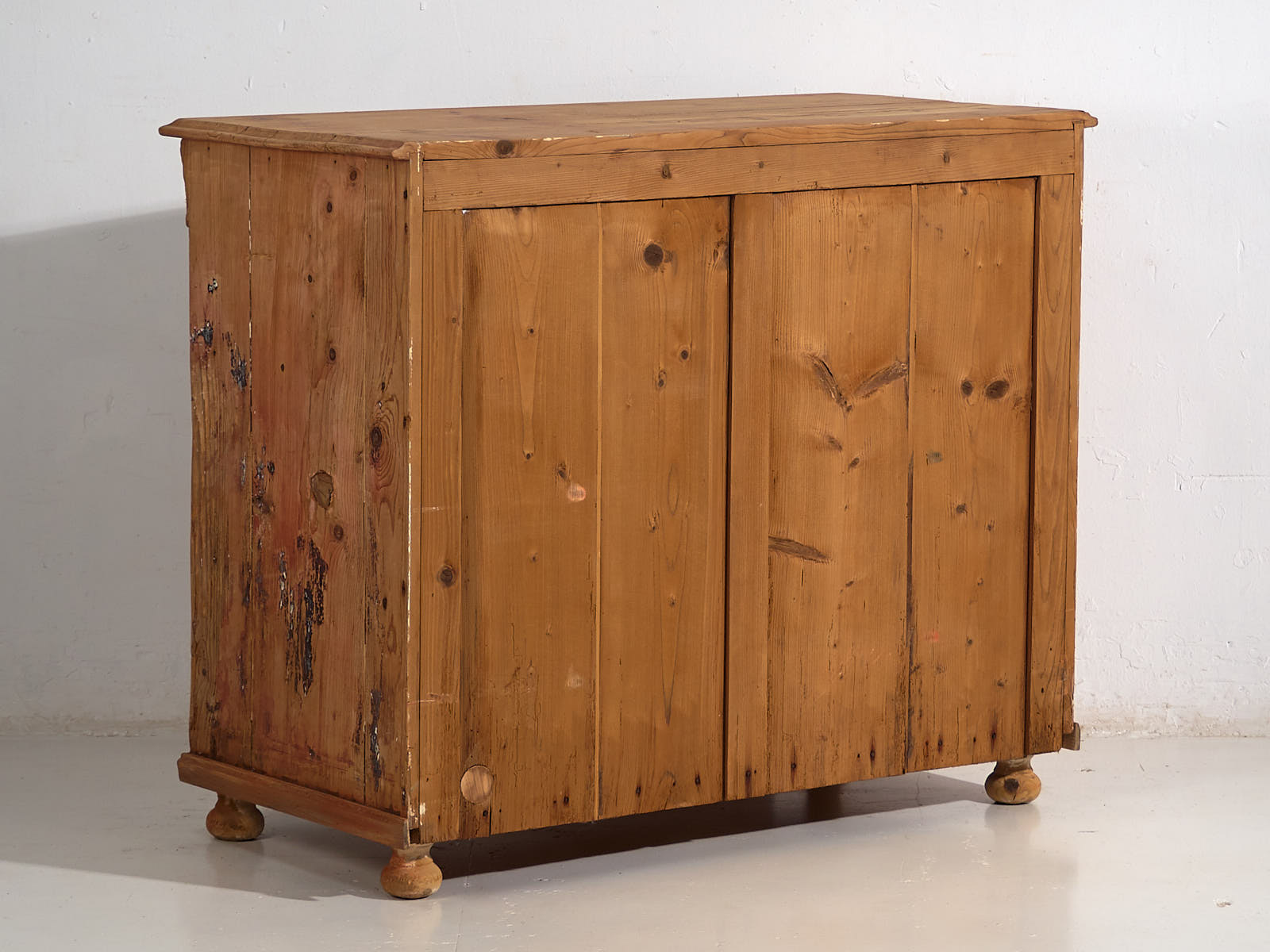 Antique solid wood chest of drawers (c.1920)