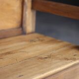 Adorable wooden sacristy bench in light wood. Late 19th century.