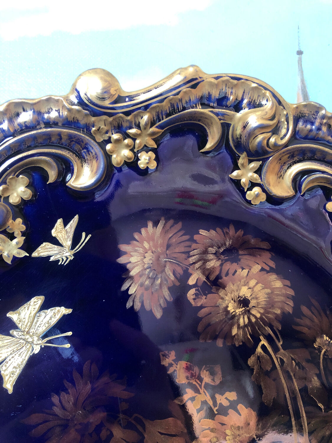 Decorative plate in Limoges porcelain