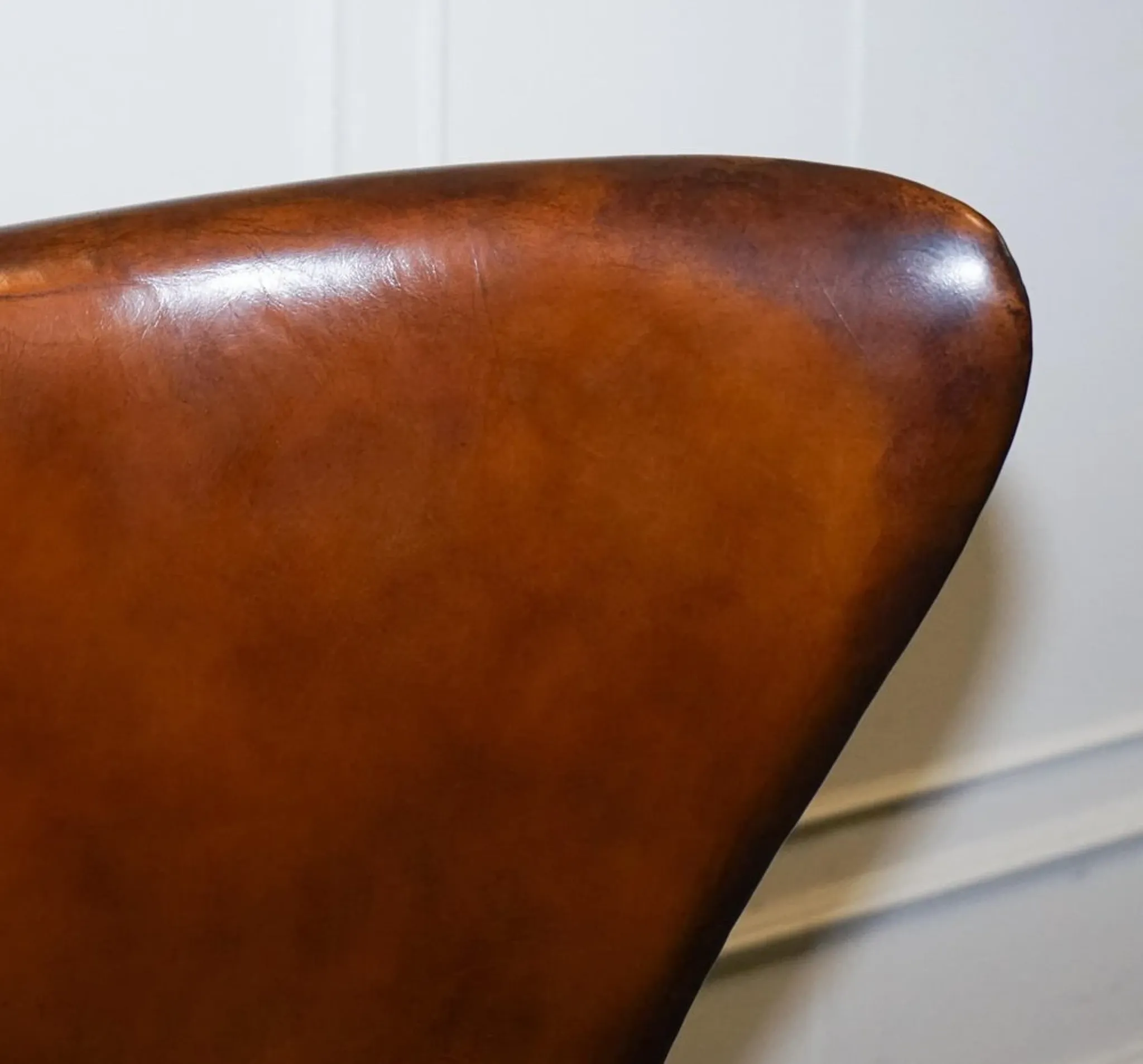 Chaise Egg Vintage Teintée à la Main en Brun Whisky