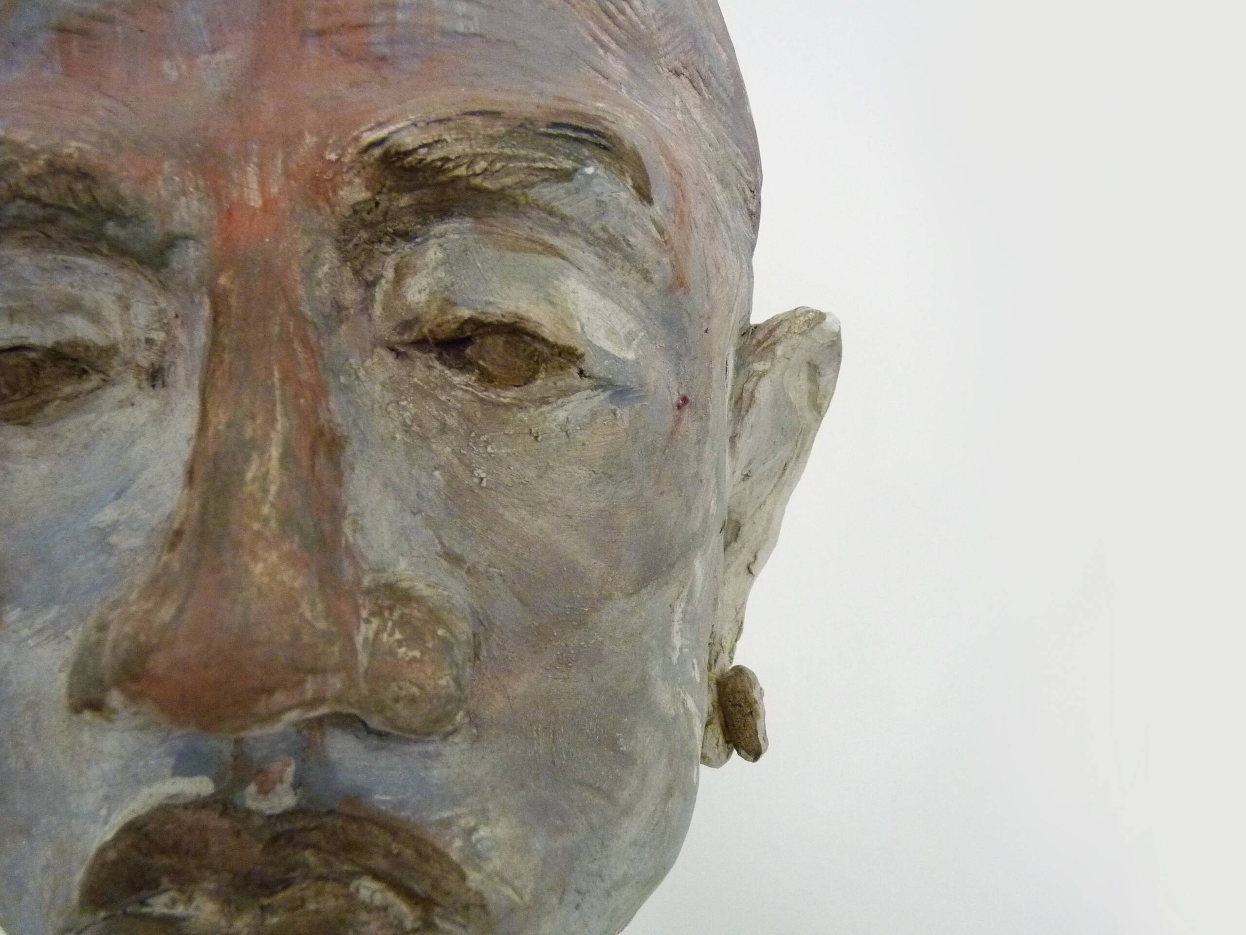 Face sculpture in polychrome earth and plaster, cabinet of curiosities. Ph Monaux. Ariège artist