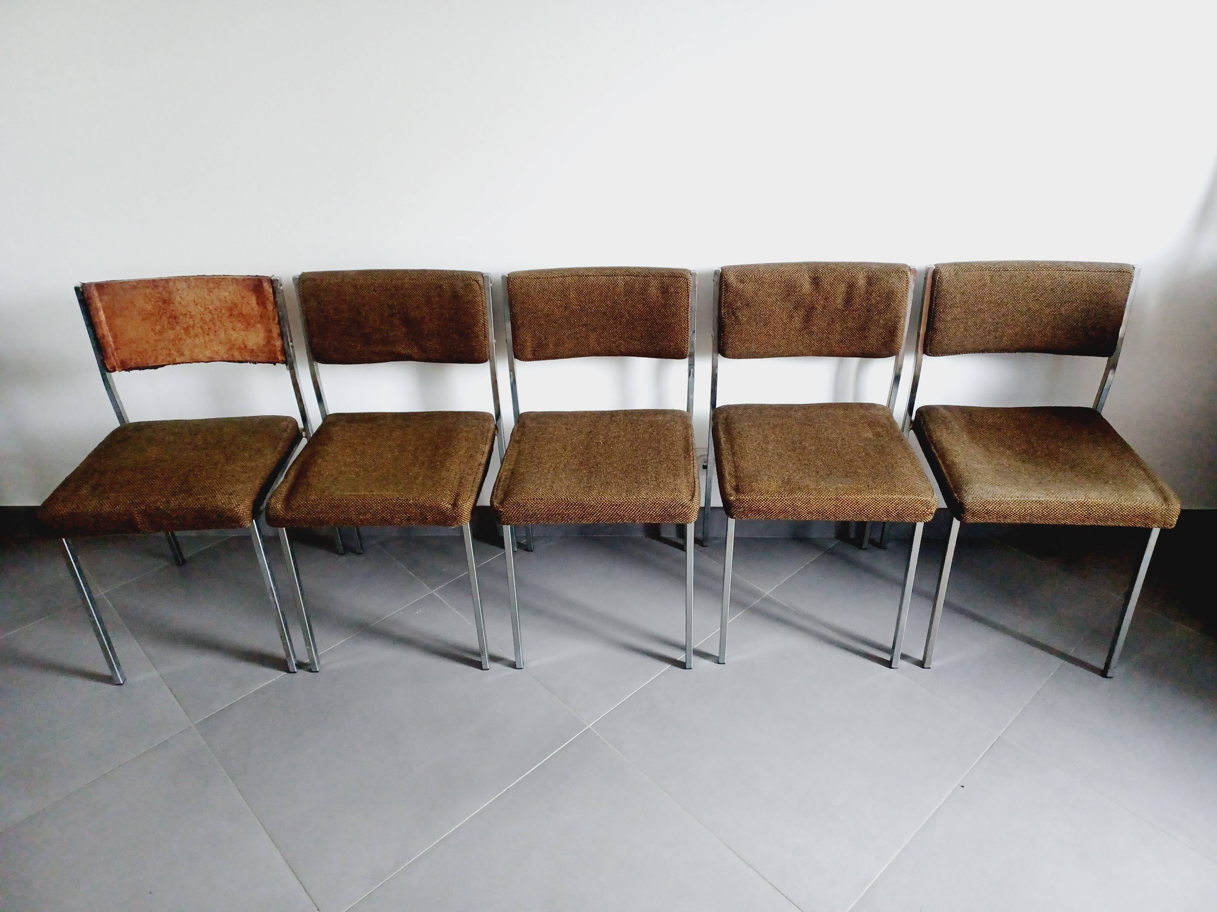 Five chairs in chromed metal and mottled fabric
