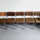 Cinq chaises en métal chromé et tissu chiné