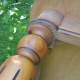 Country table fluted feet and turned