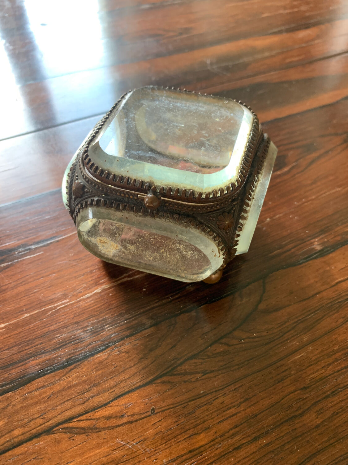 Glass jewelry box