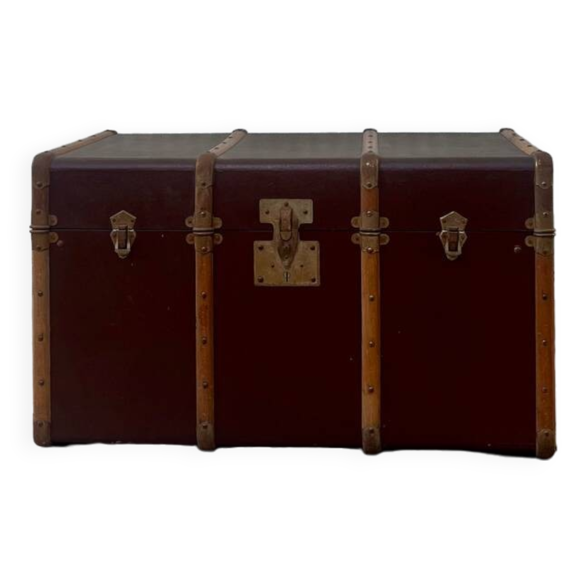 Circled travel trunk