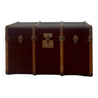 Circled travel trunk