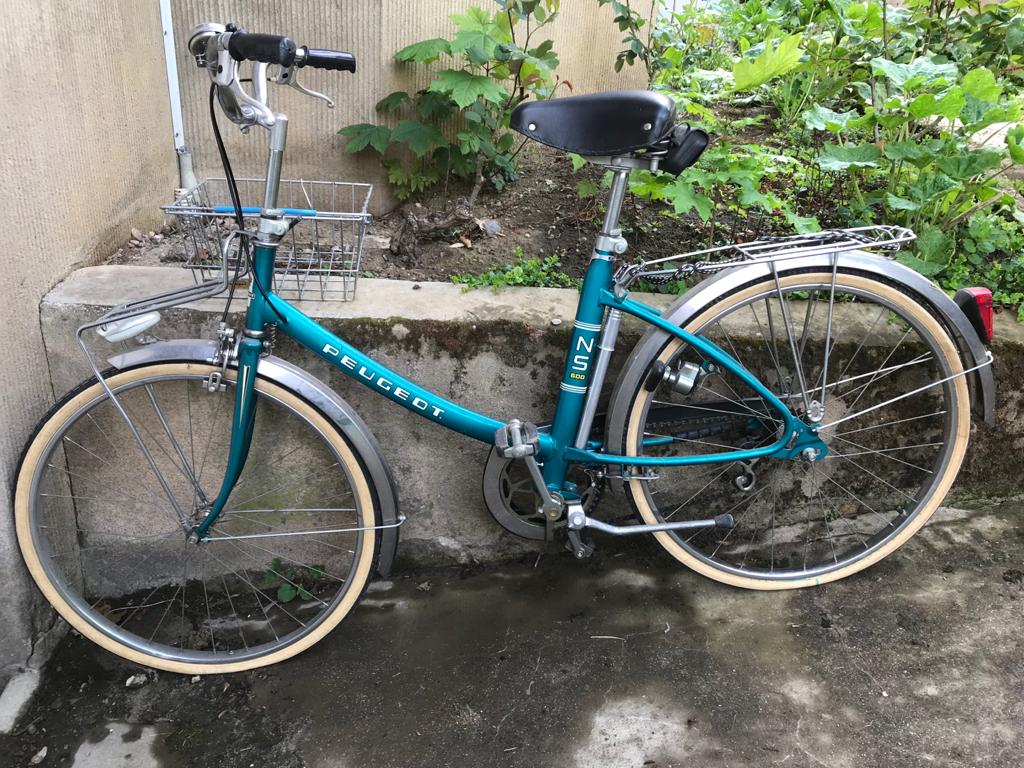Vintage bike blue green woman brand Peugeot 70s