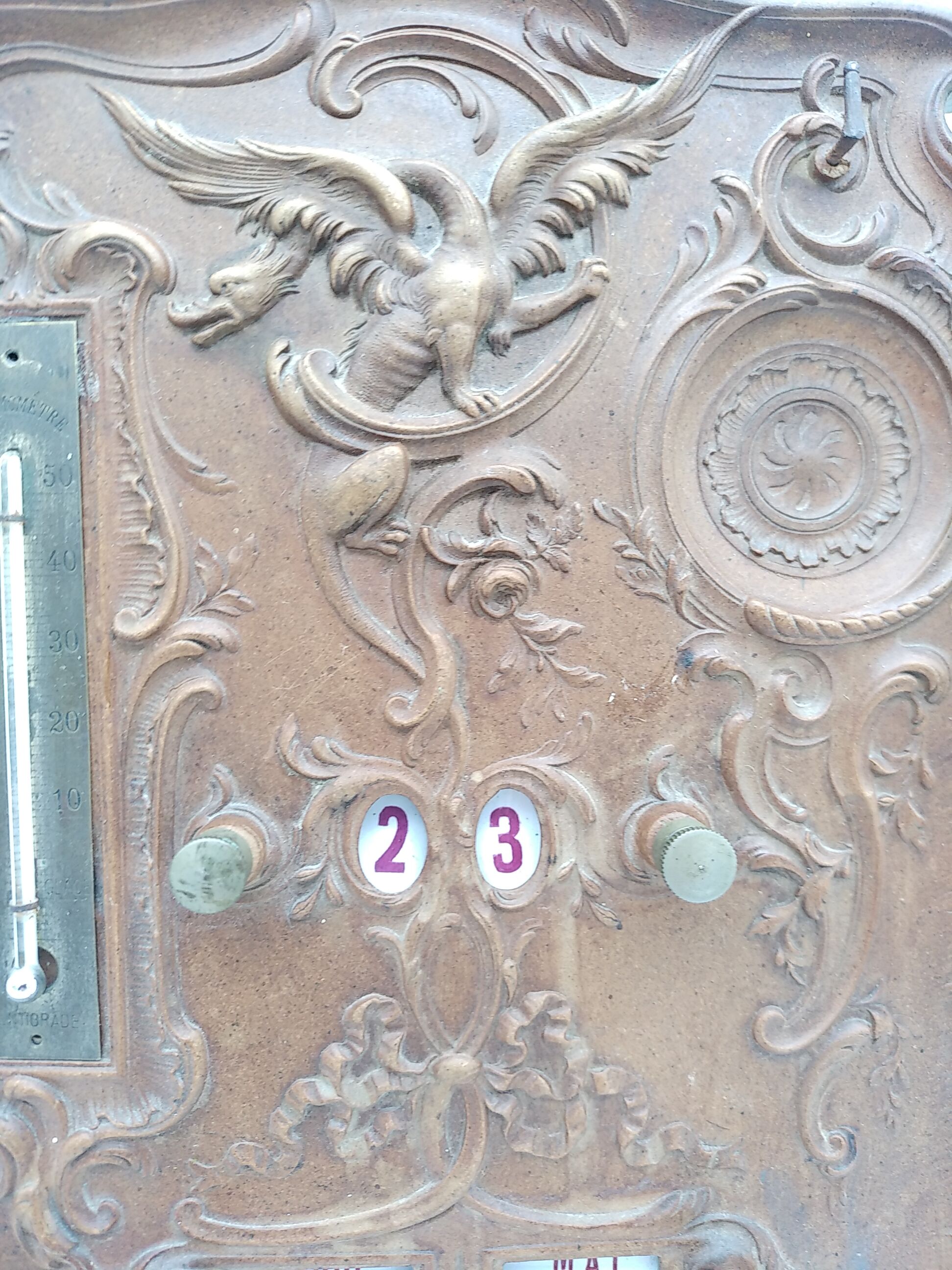 Perpetual calendar Napoleon III . Brass wood enamelled metal. Chimera.