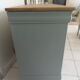 Commode style Louis Philippe, 8 tiroirs vert de gris