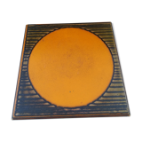 Pop ceramic dish underside