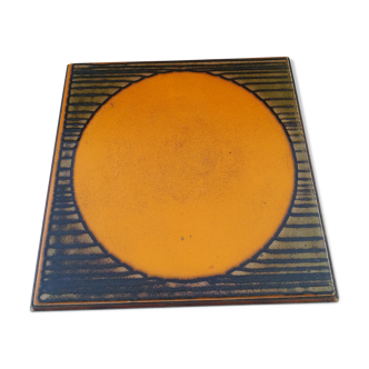 Pop ceramic dish underside