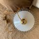 Suspension baladeuse vintage opaline blanche dentelle