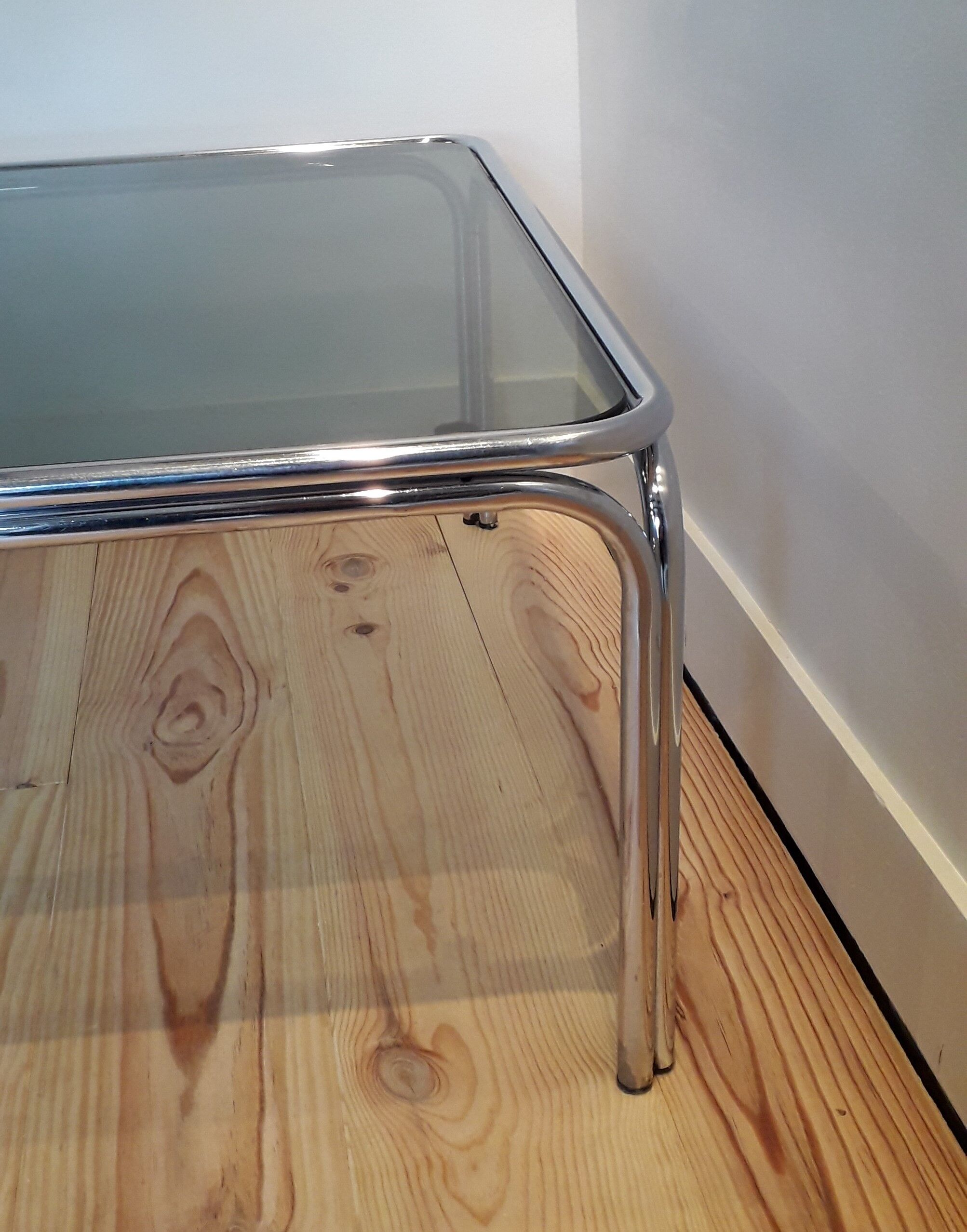 Table low metal and smoked glass
