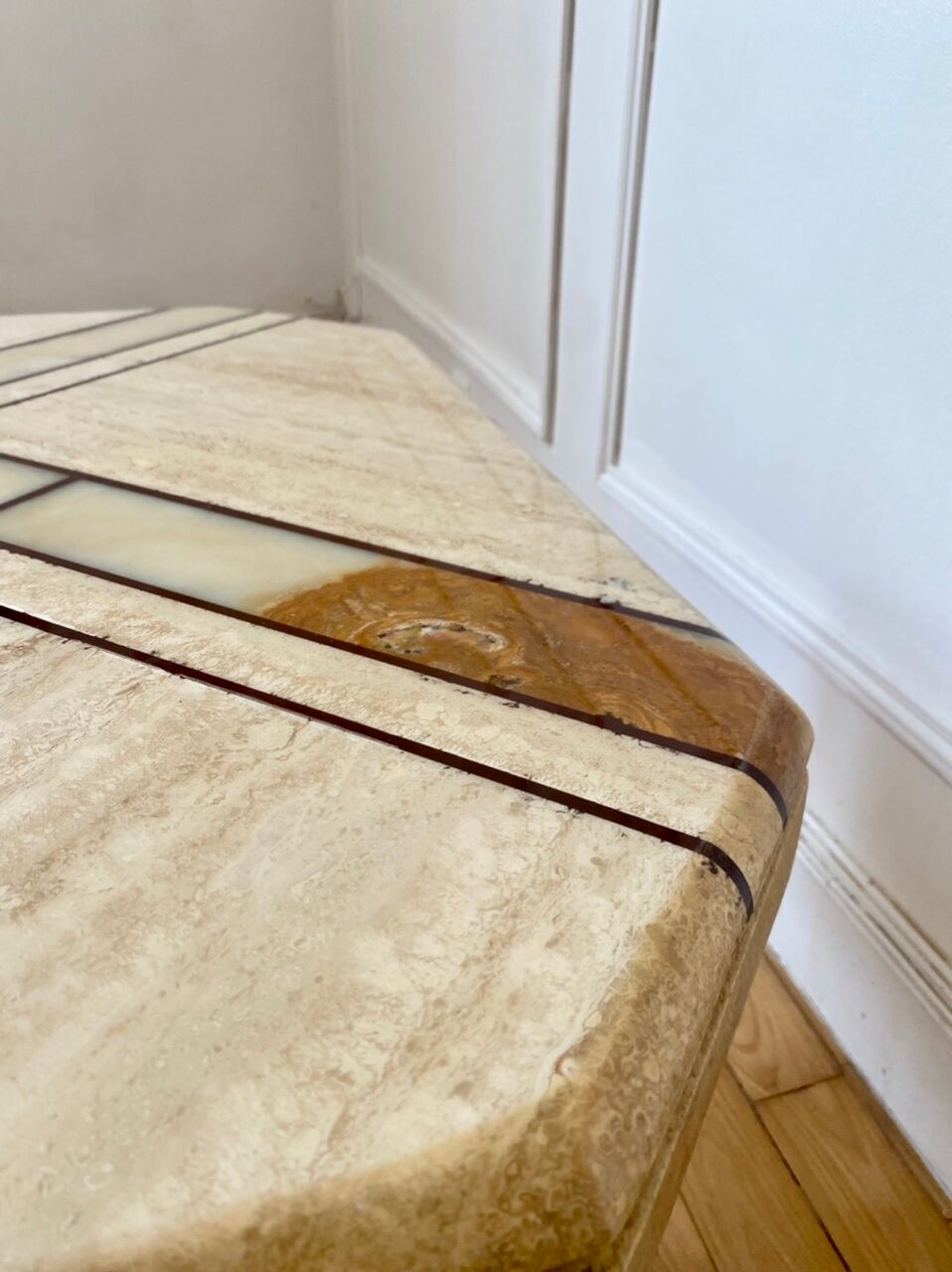 Table basse carré en marbre et travertin