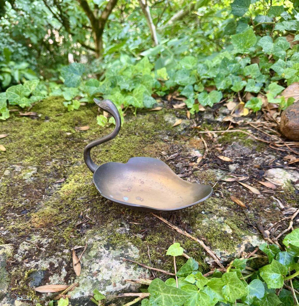 Brass swan pocket emptier