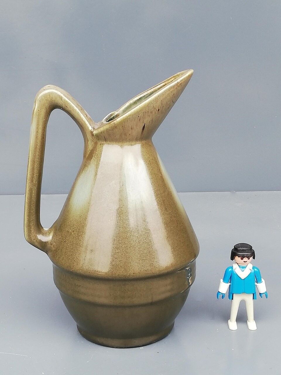 Pitcher in green enamelled ceramic Signed by the Lille manufacture Fives-Lille De Bruyn.