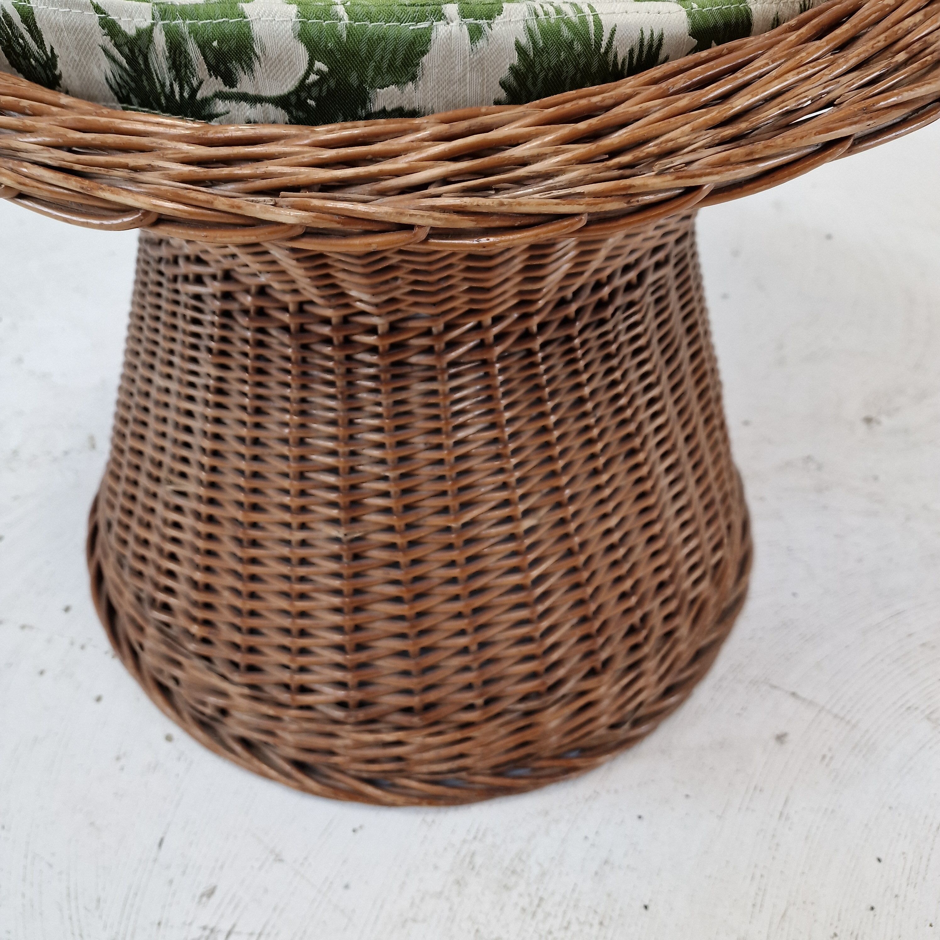 Pair of italian wicker lounge chairs, 1960's