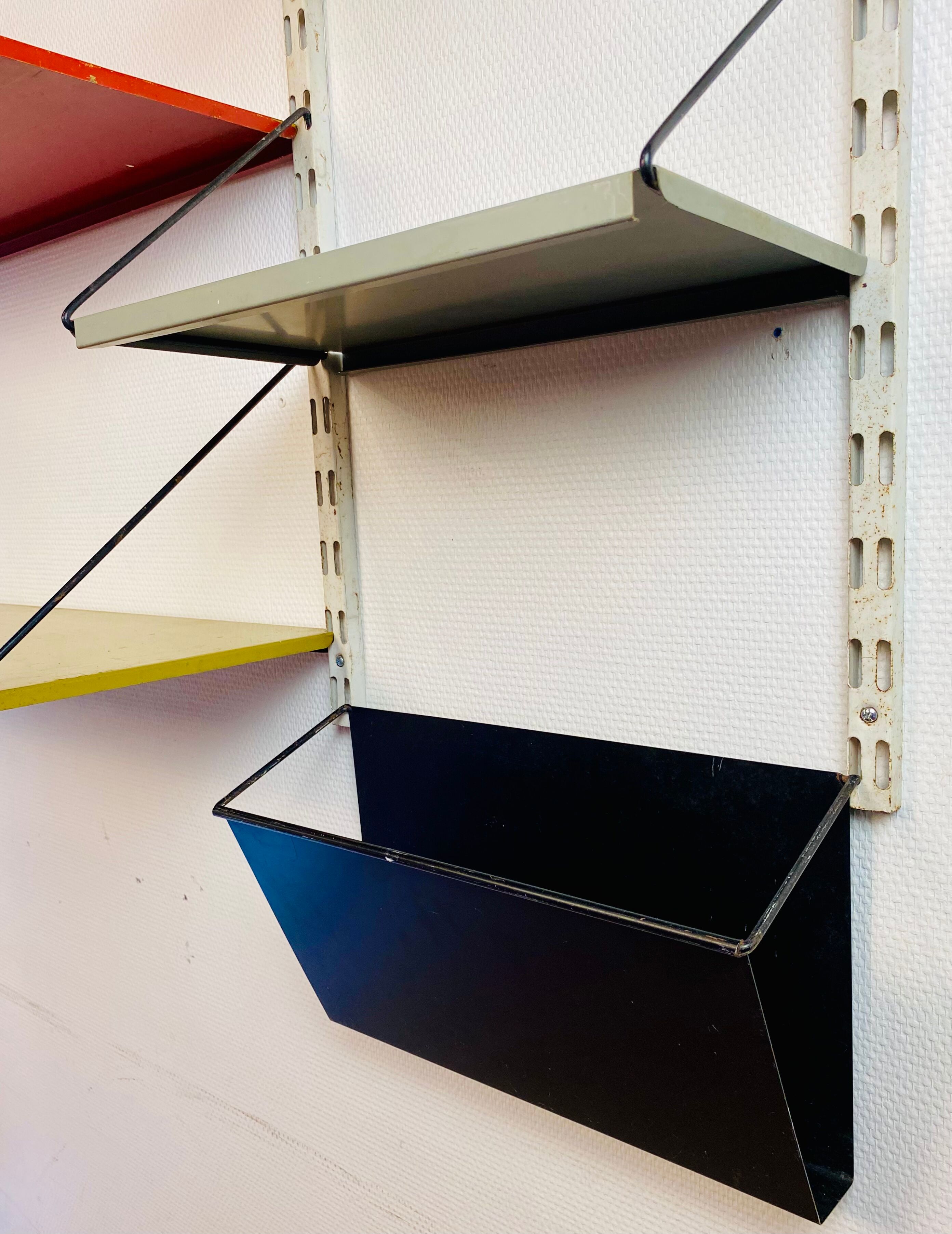 Shelf system, wall, metal, Pilastro edition.