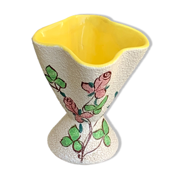 Vase en céramique émaillée jaune et blanc roses peintes vintage 1960