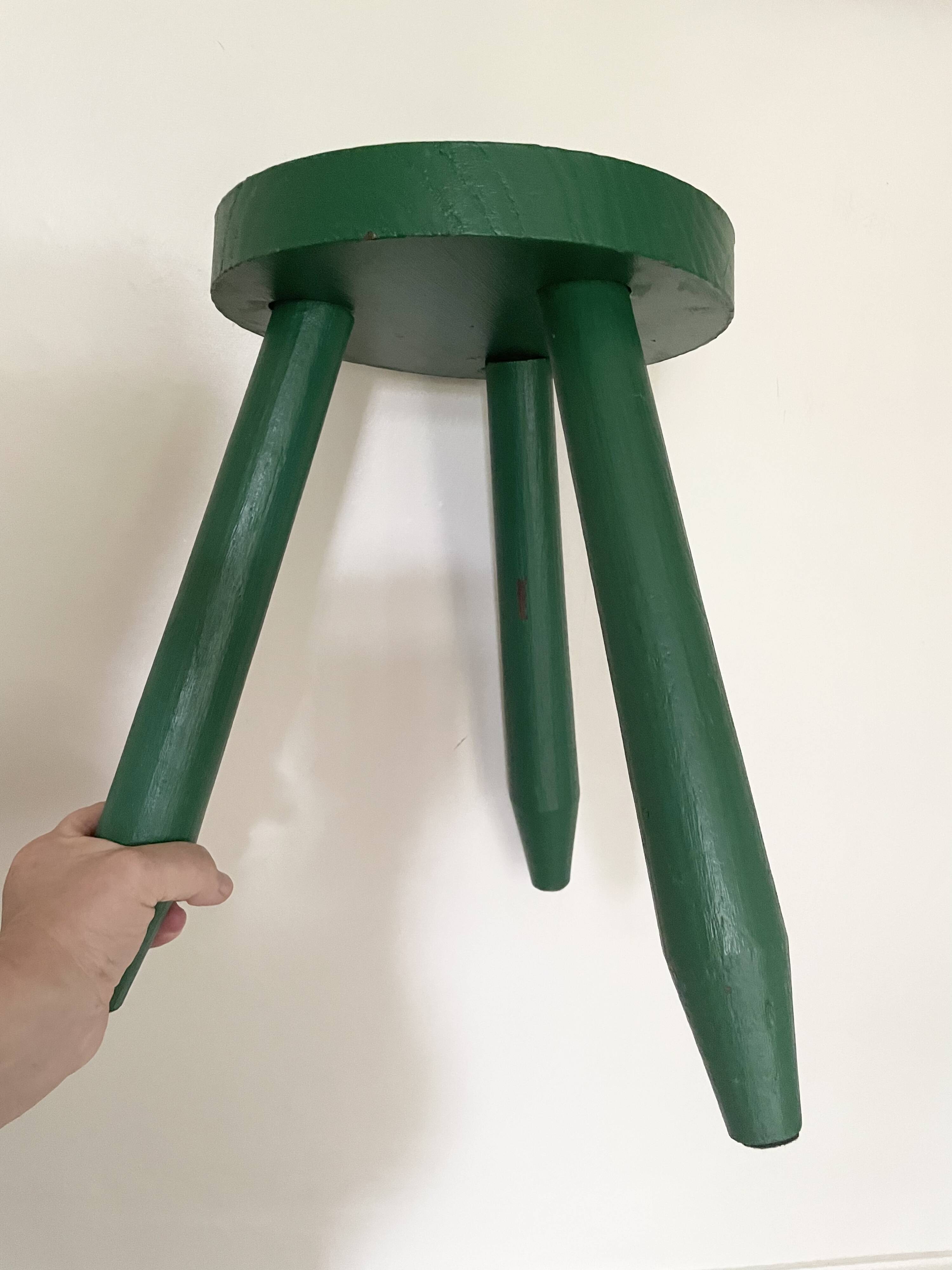 Tabouret trépied peint