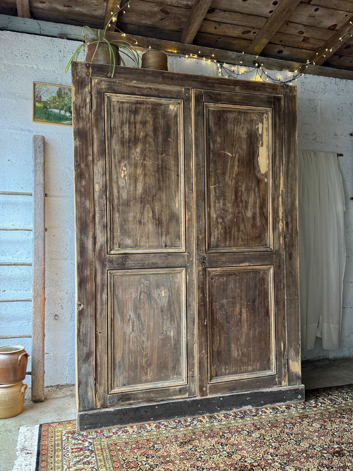 L’armoire ancienne patinée