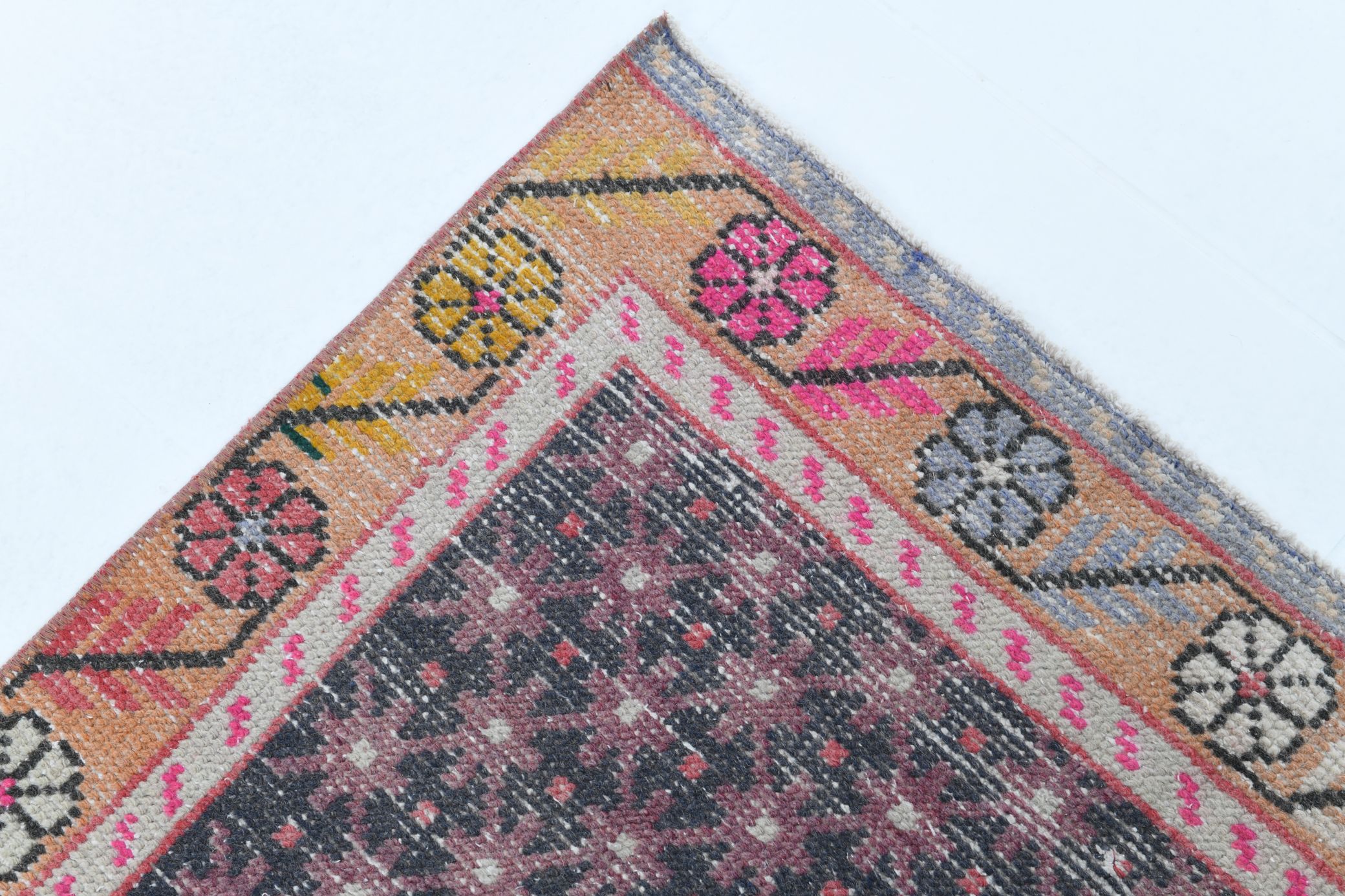 4x8 Pale Red Geometric Vintage Rug, 129x258Cm