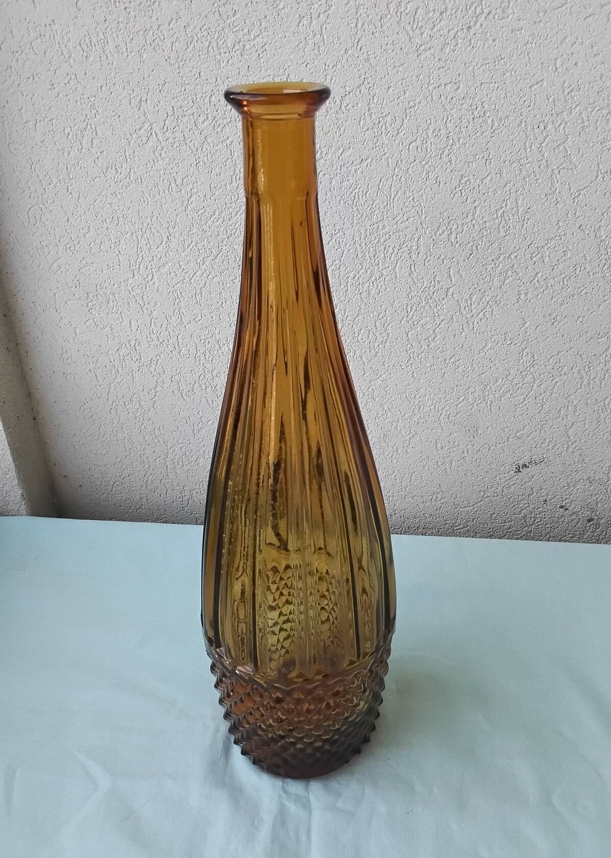 Single-stem glass vase