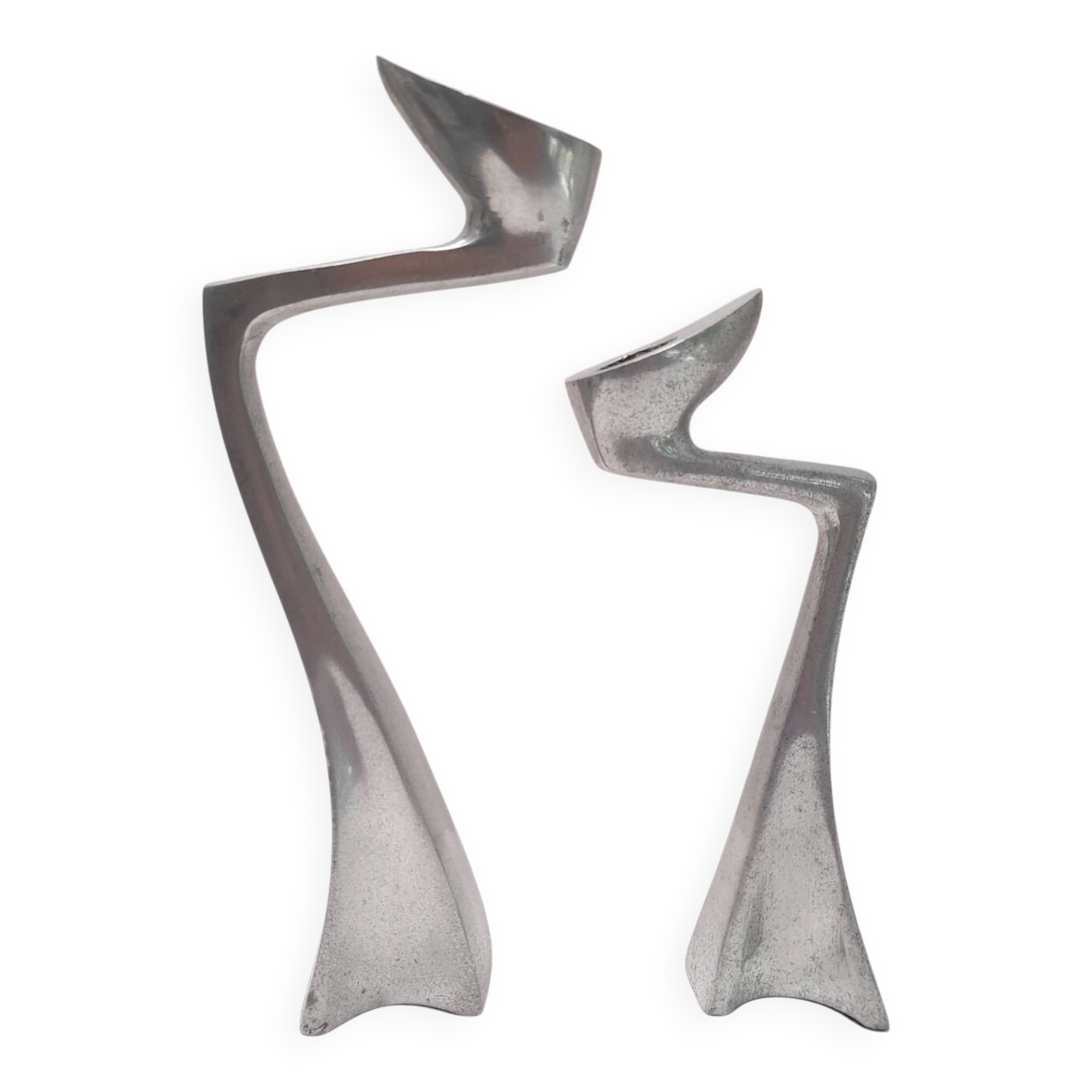 Paire de bougeoirs Swan de Matthew Hilton