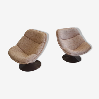 Pair of Pierre Paulin F558 oyster lounge chairs made by Artifort