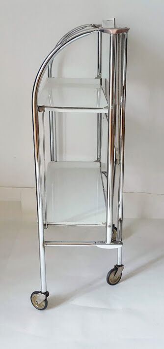 Folding serving table