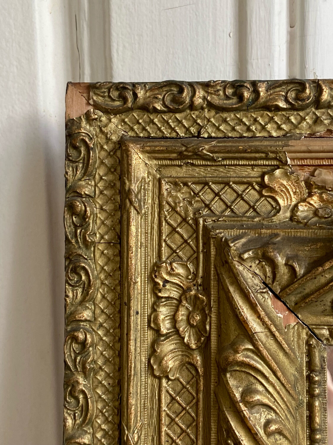 Antique mirror pediment