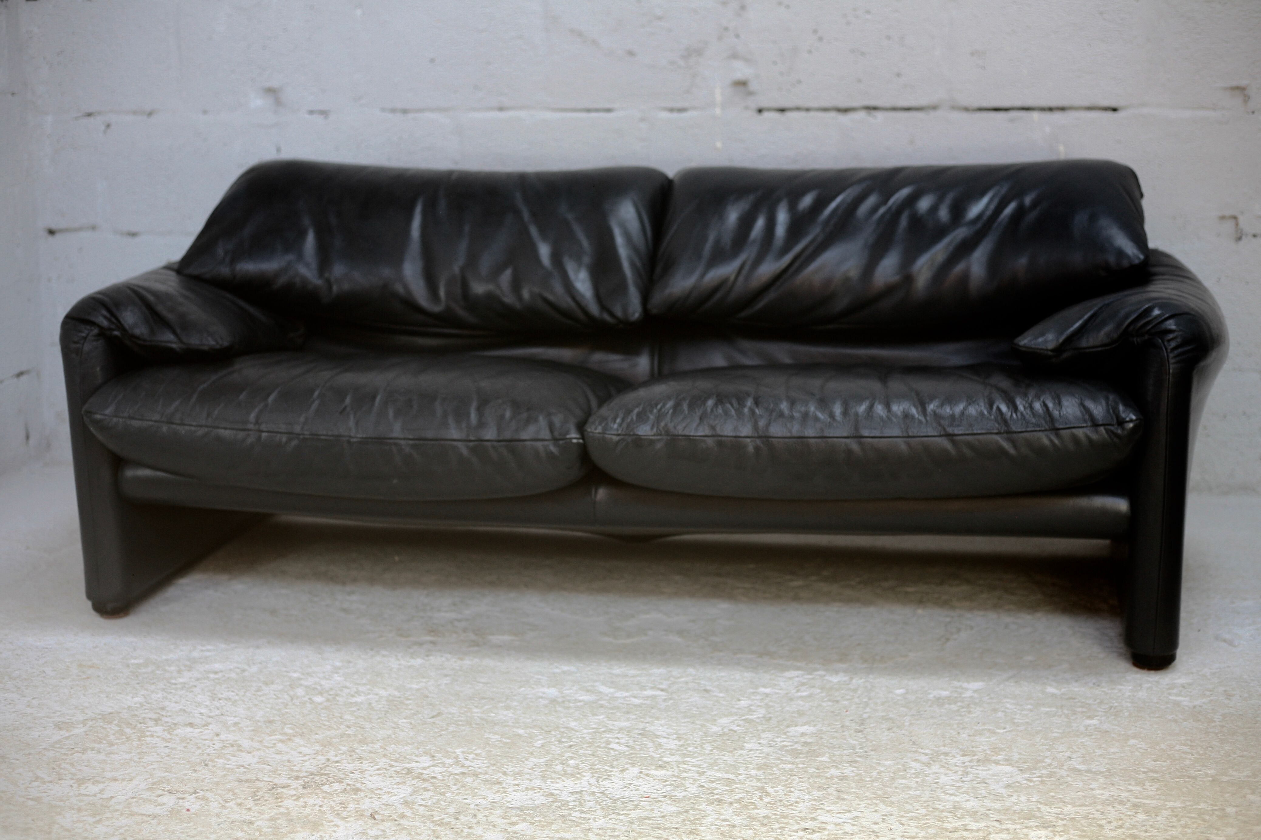 Sofa by Vico Magistretti, Cassina, Maralunga model. Italy, circa 1975. Navy blue leather