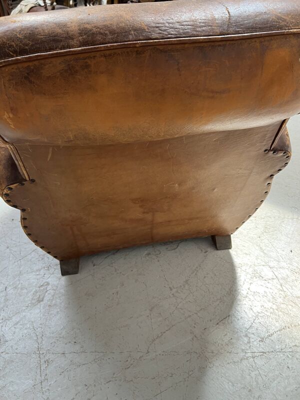 Ancien fauteuil club en cuir fauve XX siècle