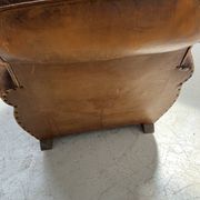 Antique 20th century tan leather club armchair