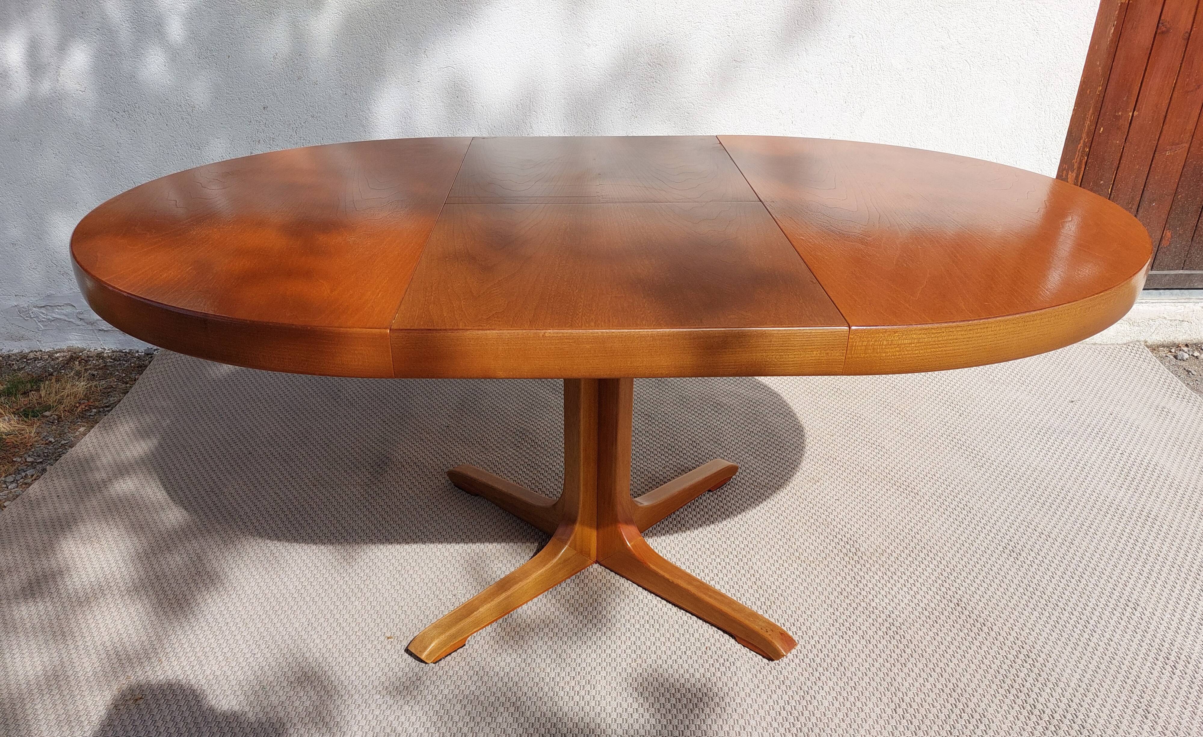 round or oval table with extension, central leg, vintage Baumann design