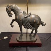 Lampe vintage cheval  en étain