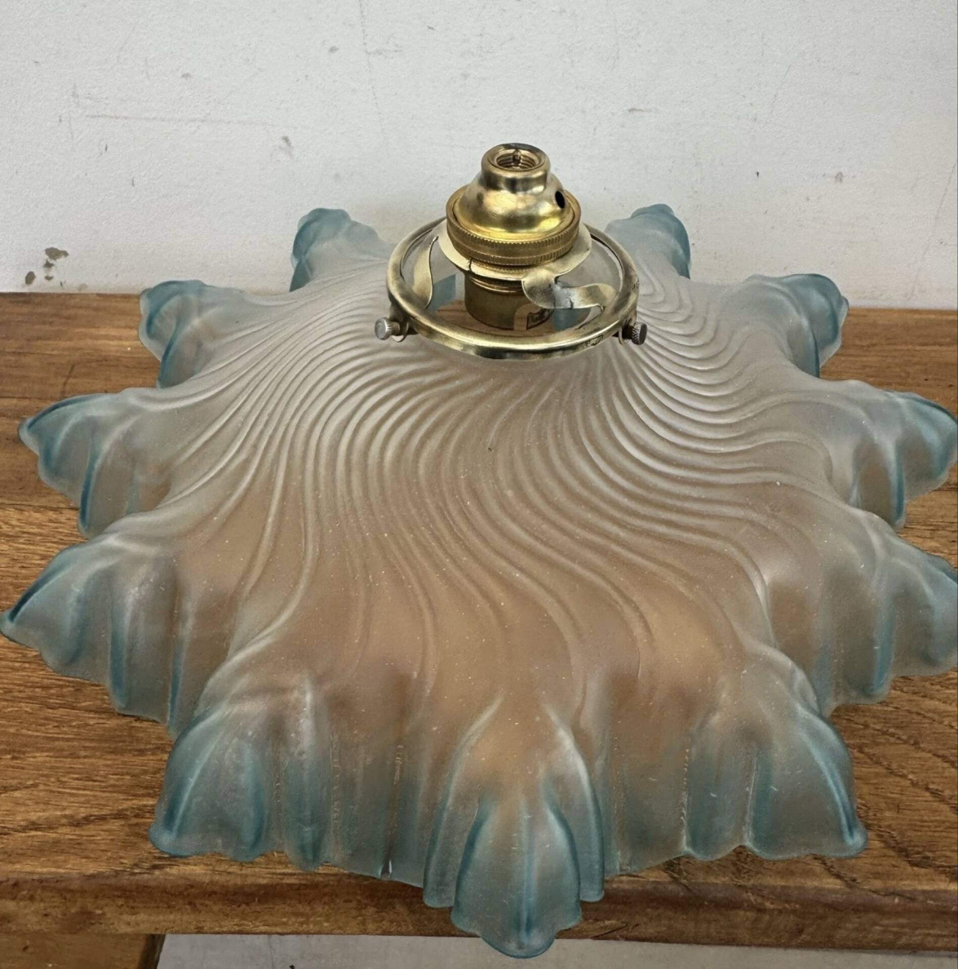 Ancienne Suspension abat jour dentelle verre plissé bleu griffe +douil