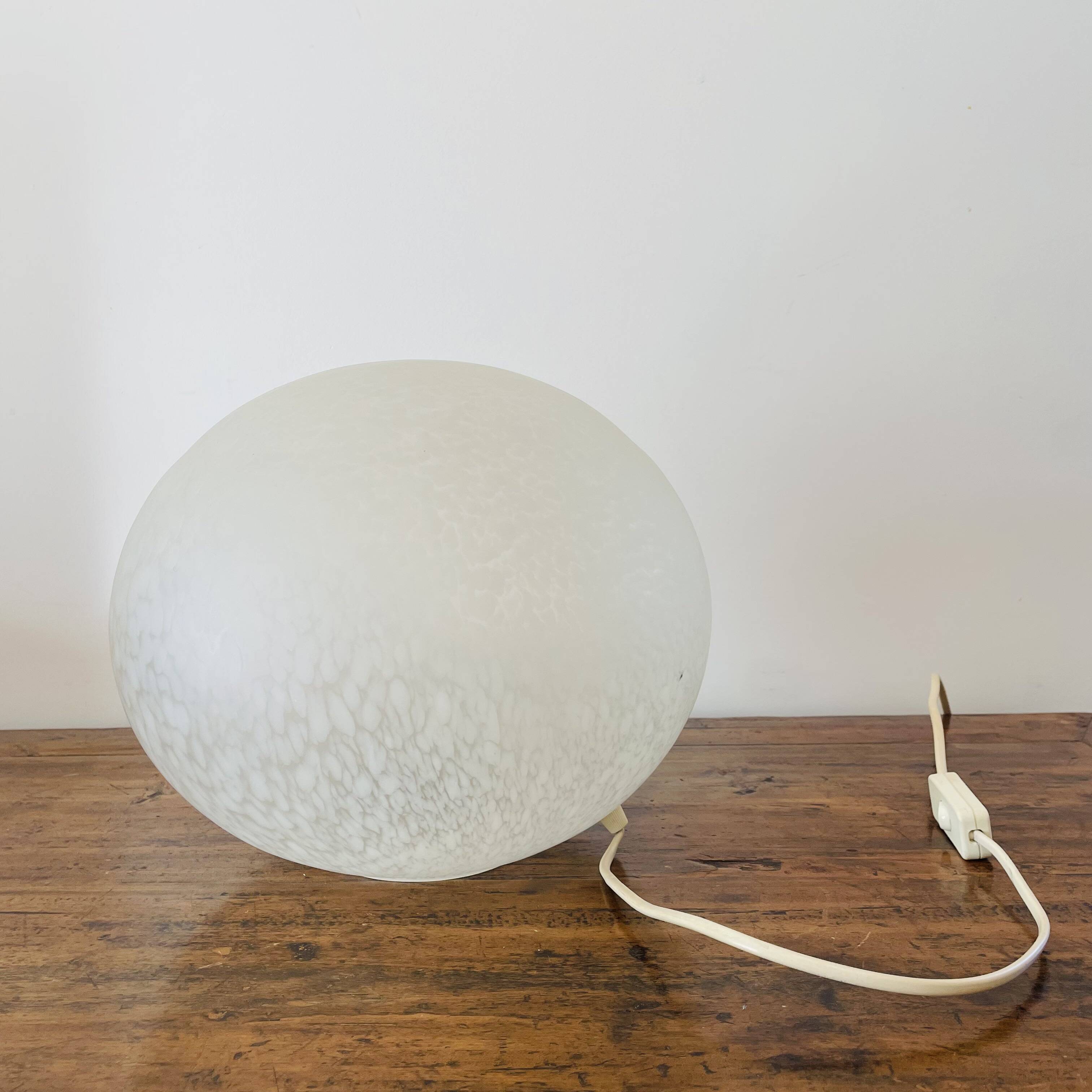Italian Pebble Lamp in Speckled White Glass (1980) – 29 cm