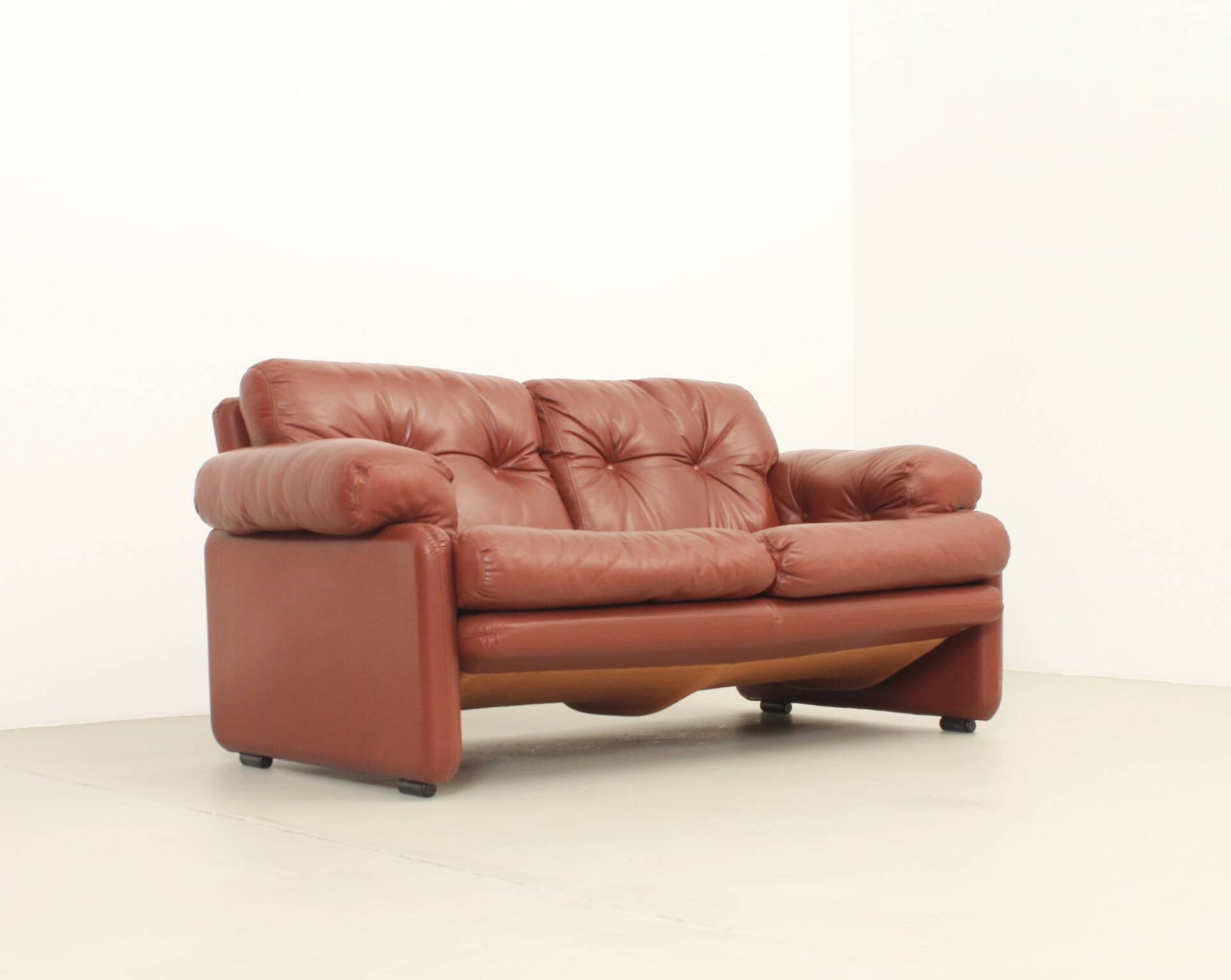 Canapé deux places Coronado de Tobia Scarpa en cuir cognac, 1969